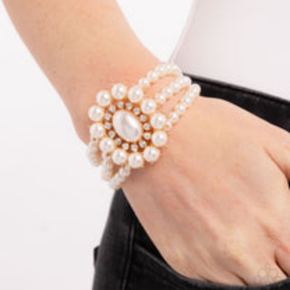 Paparazzi Cream Pearl Bracelet with Dimensional Design